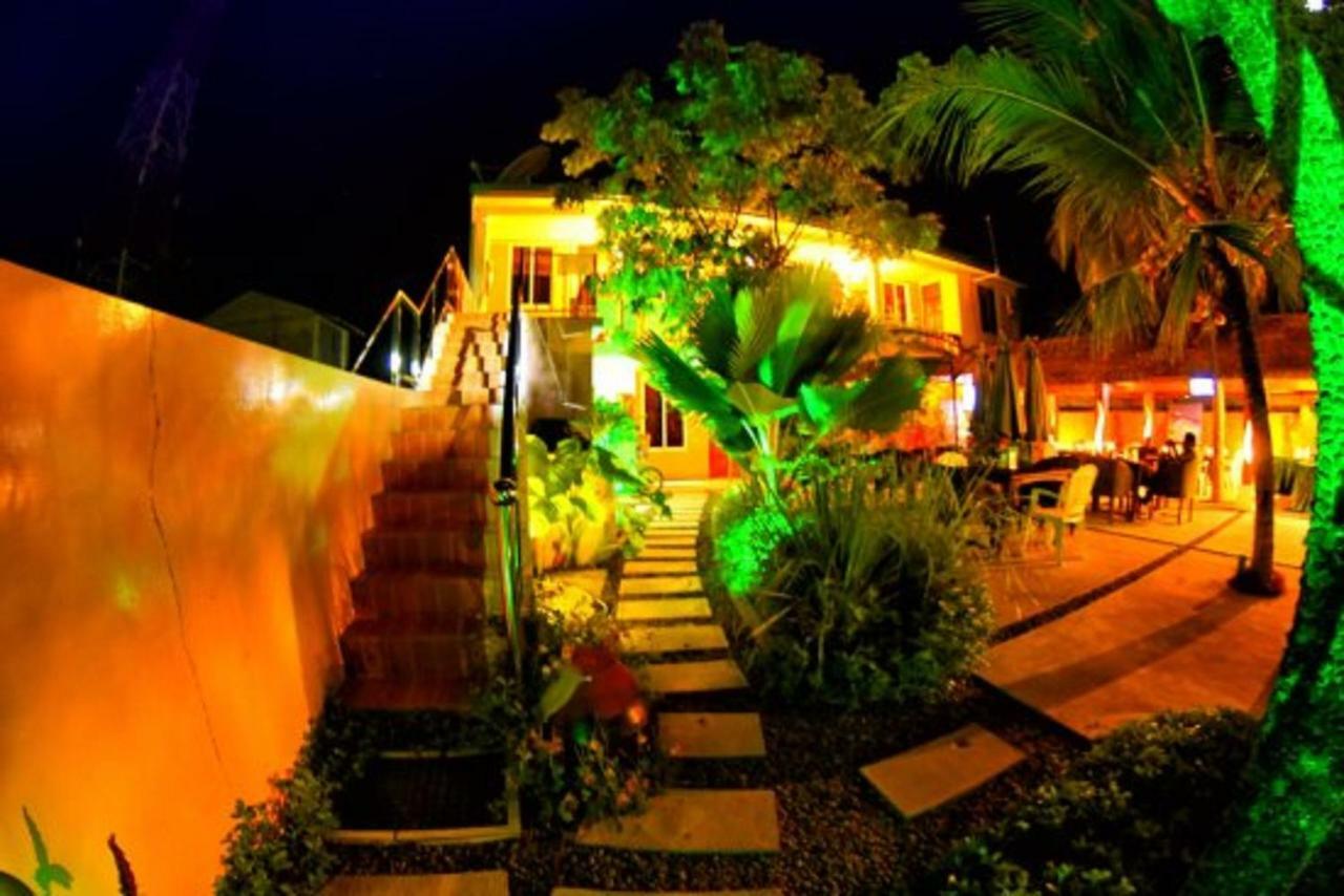 Santa Rosa Maldives Hotel Thulusdhoo Buitenkant foto